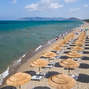 https://camping-village-oasi.it-tuscanyhotel.com